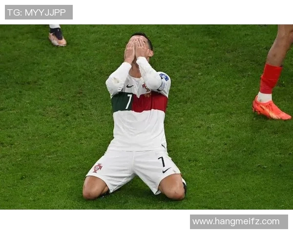 足球明星C罗空踢精彩瞬间回顾引发球迷热议与期待